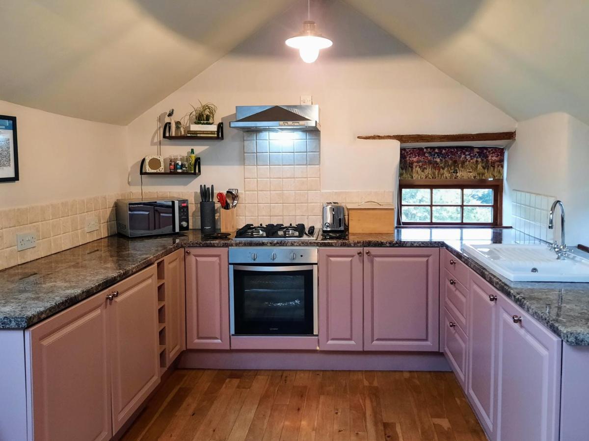 Cosy Barn On Rural Smallholding With Alpacas, Goats & Pigs Stithians エクステリア 写真