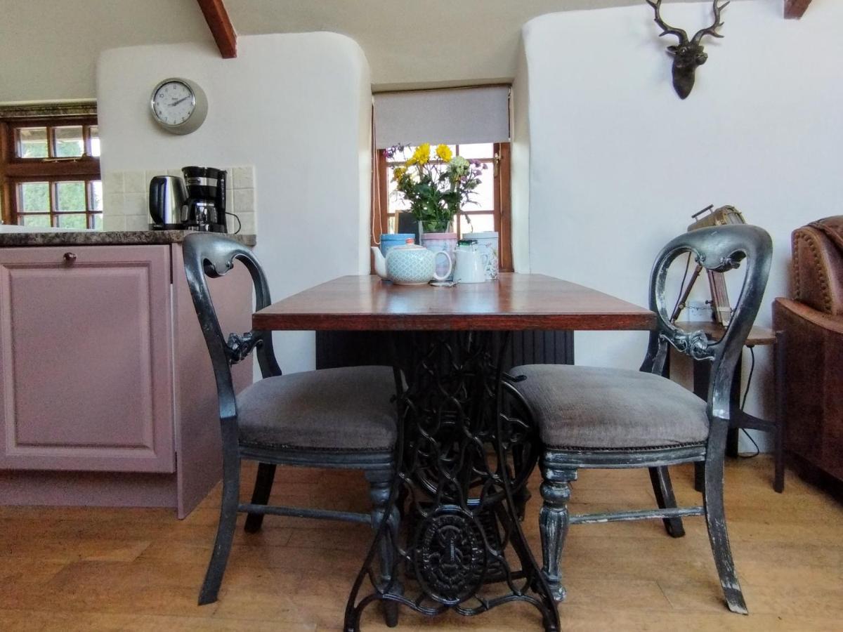 Cosy Barn On Rural Smallholding With Alpacas, Goats & Pigs Stithians エクステリア 写真